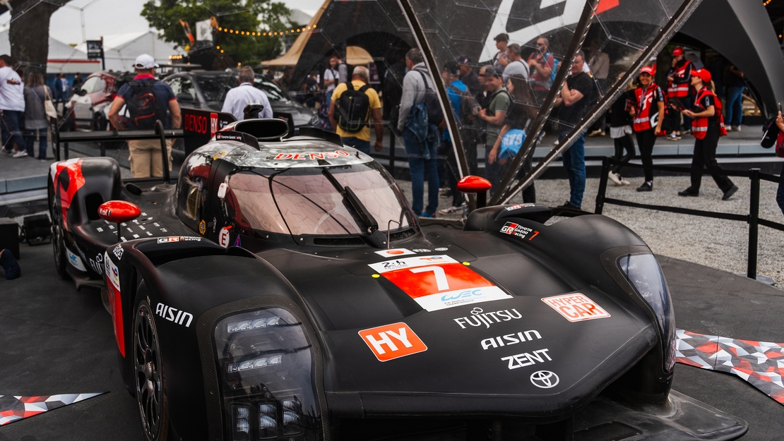 Toyota-GR010-Hybrid-24-Uur-Le-Mans-GR-stand